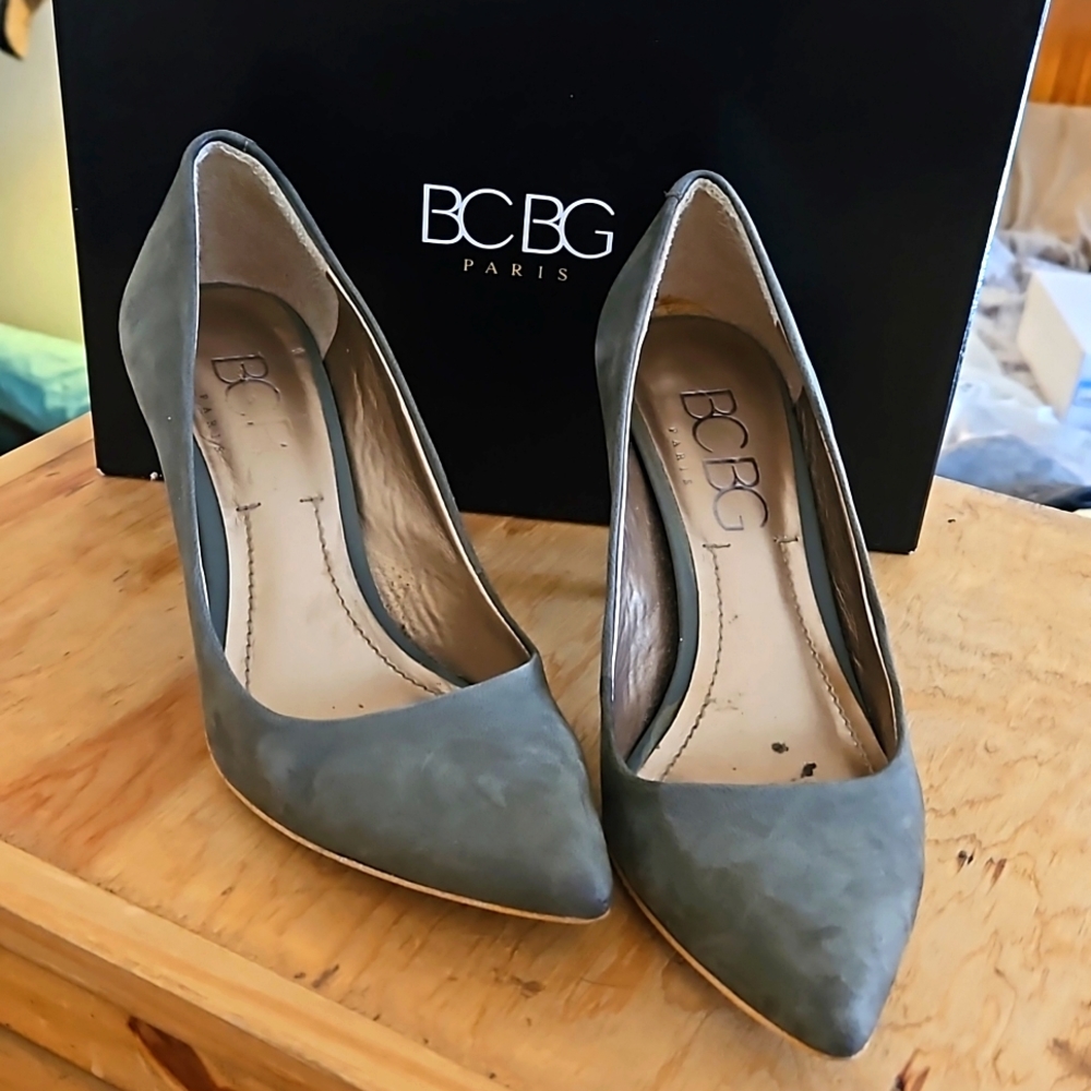 BCBG suede Heels